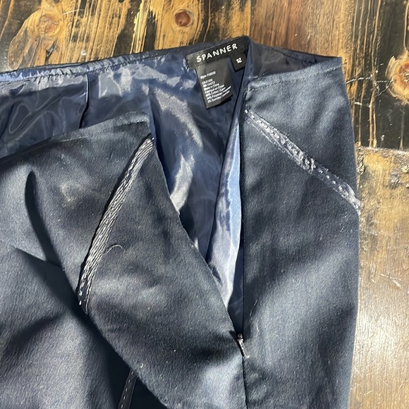 Spanner Navy skirt suit fully lined. Blazer size 10 skirt size 12 - Picture 11 of 15